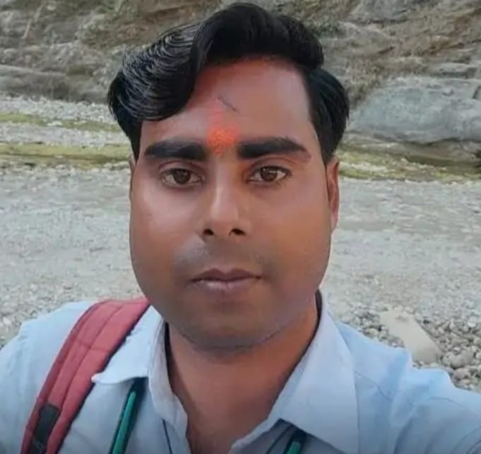 The railway supervisor called his girlfriend, said "I'm committing suicide," and then hanged himself.