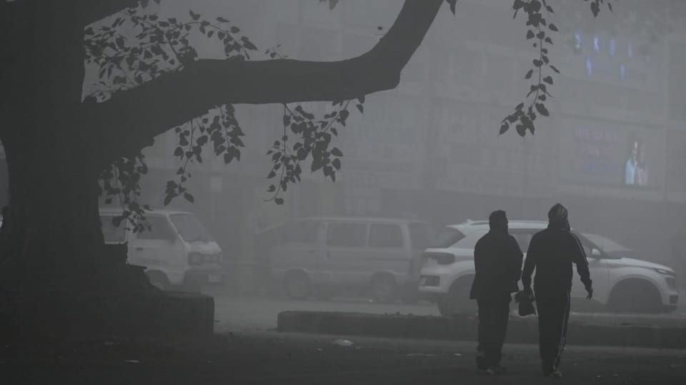 Noida Weather Dense fog, air pollution and cold increased problems