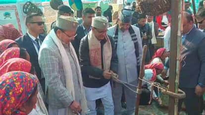 Chamoli News state-level agricultural fair has started in Gauchar; Shivraj Singh Chauhan and CM attending.