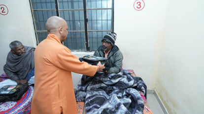 CM Yogi inspects two night shelters in Gorakhpur; UP releases budget for blankets and other supplies