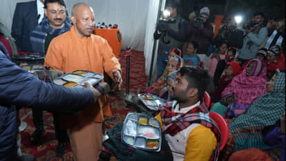CM Yogi inspects two night shelters in Gorakhpur; UP releases budget for blankets and other supplies