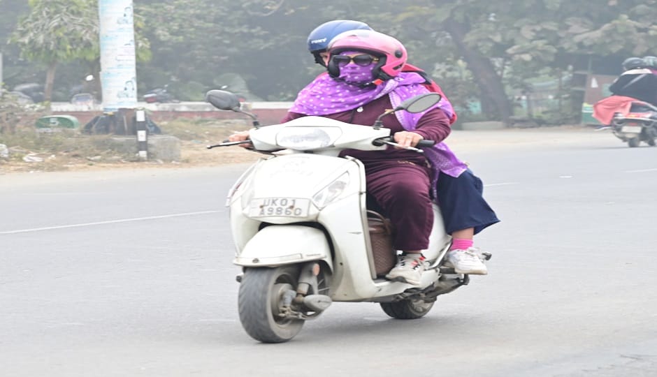 Due to the fog, vehicles were driving on the road with their lights on during the day in haldwani