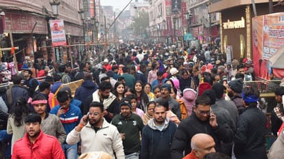 Three lakh devotees offered prayers to Kashi Vishwanath through five gates lakhs more are expected today