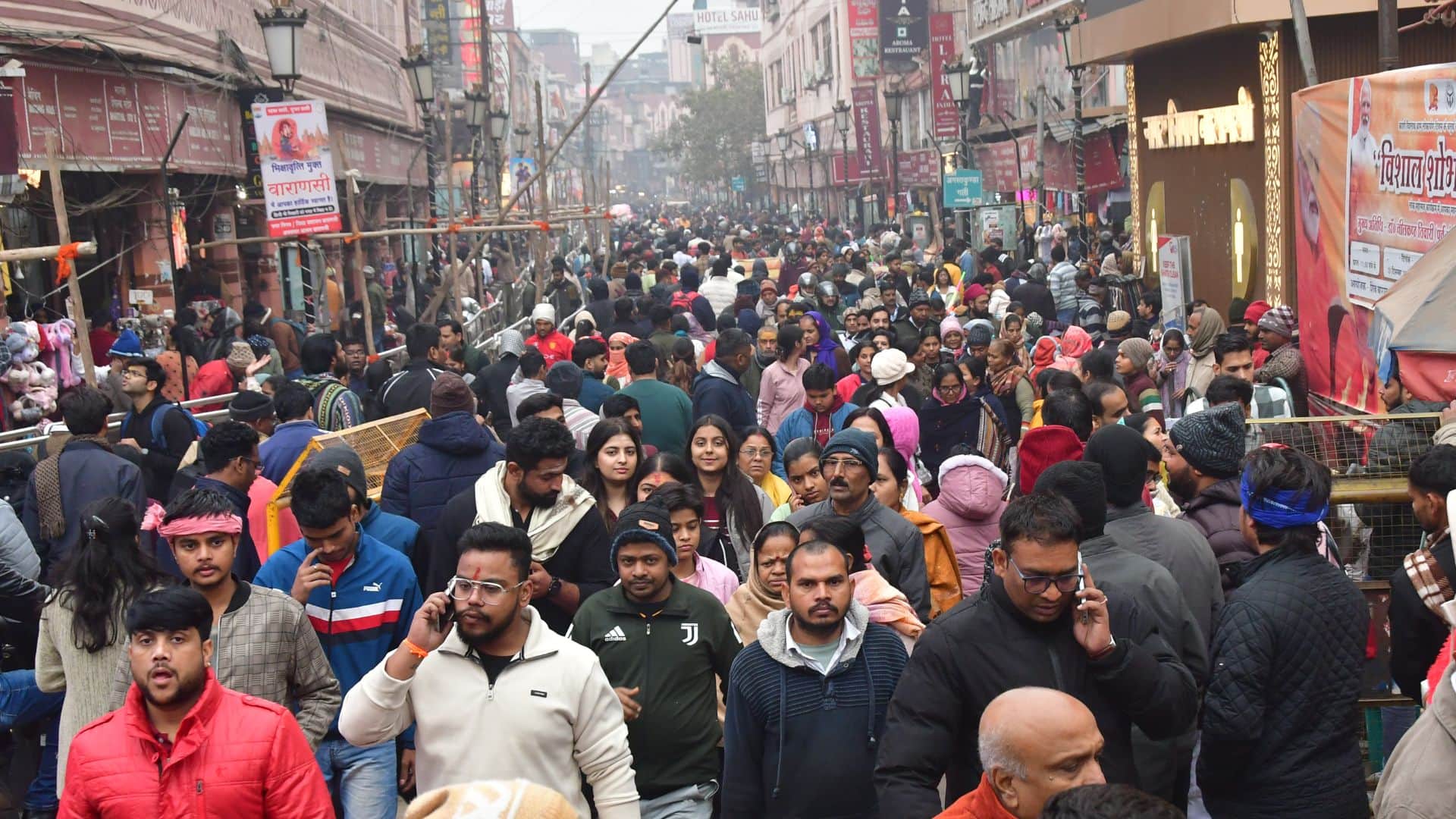 Kashi Vishwanath Dham Four lakh devotees visited and ganga ghat housefull