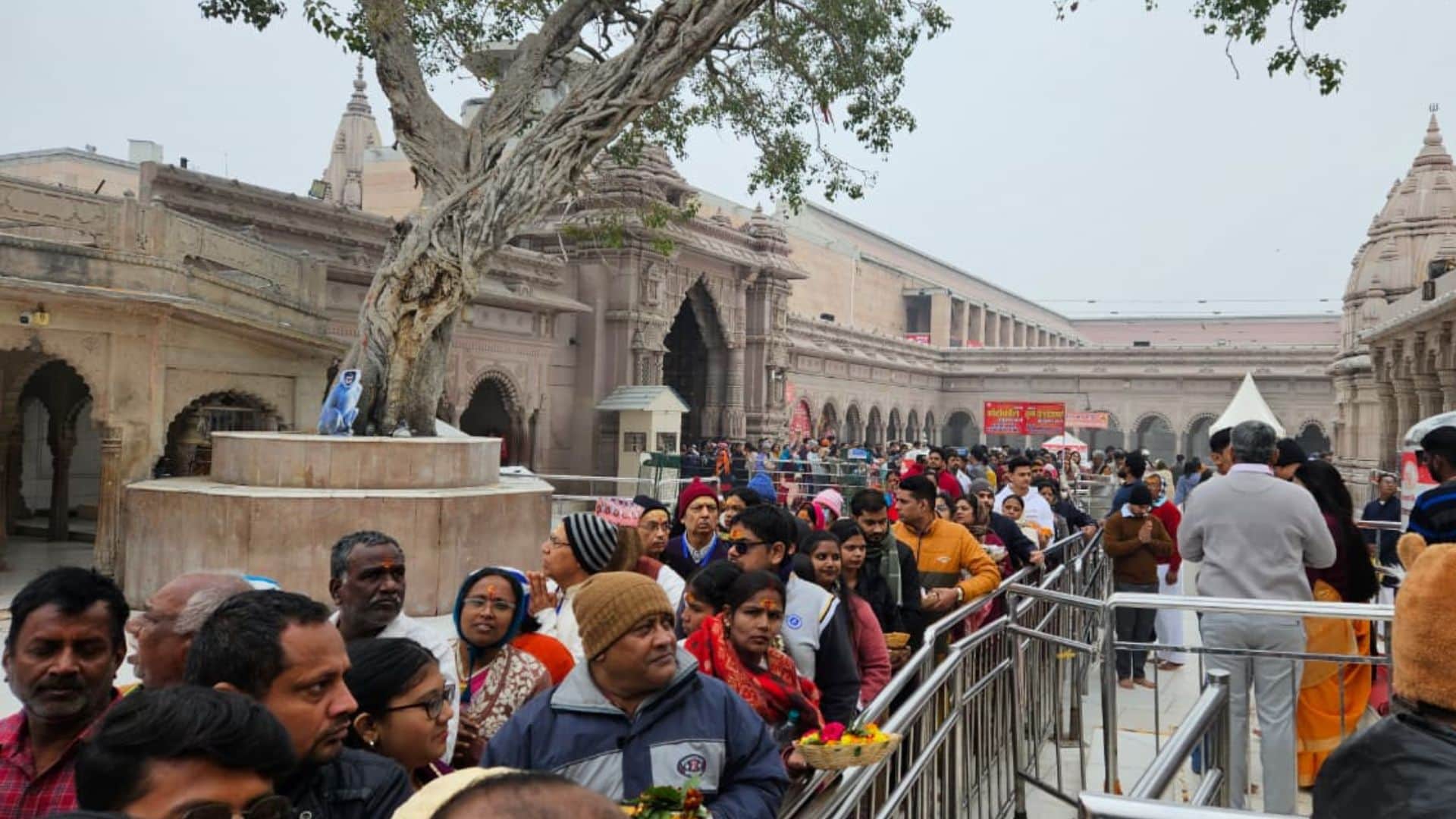 Kashi Vishwanath Dham Four lakh devotees visited and ganga ghat housefull