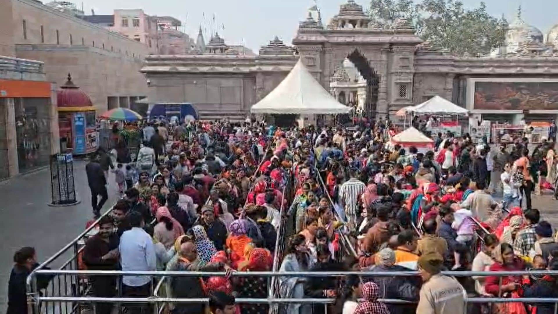 Kashi Vishwanath Dham Four lakh devotees visited and ganga ghat housefull