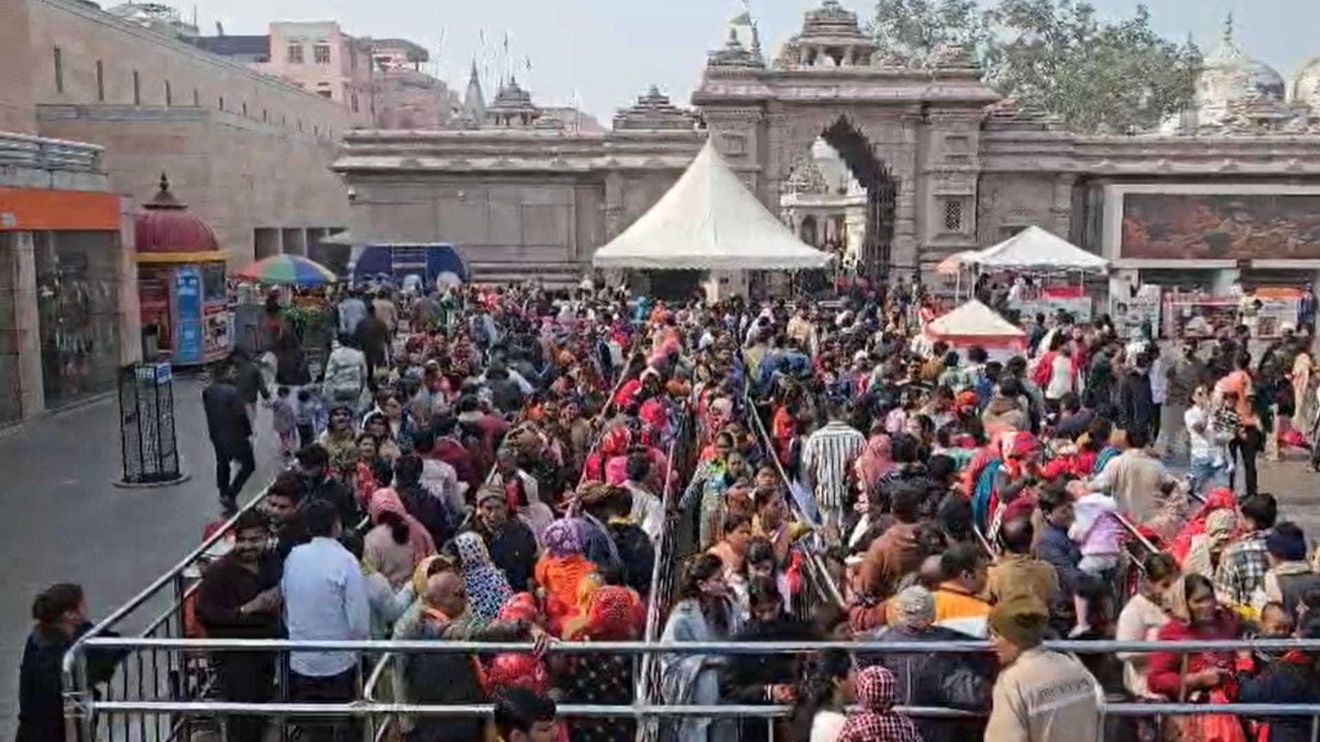 Kashi Vishwanath Dham Four lakh devotees visited and ganga ghat housefull