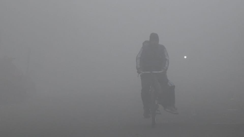 Meerut: Severe cold alert for two days, cold wave and pollution disrupt life