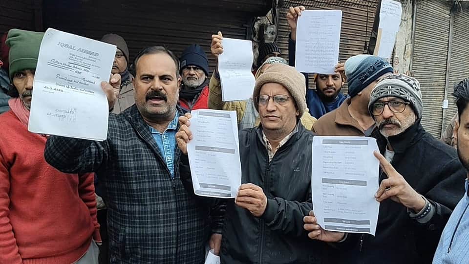 Moradabad: Tensions between railway team and shopkeepers, three shops sealed, anti-encroachment drive halted