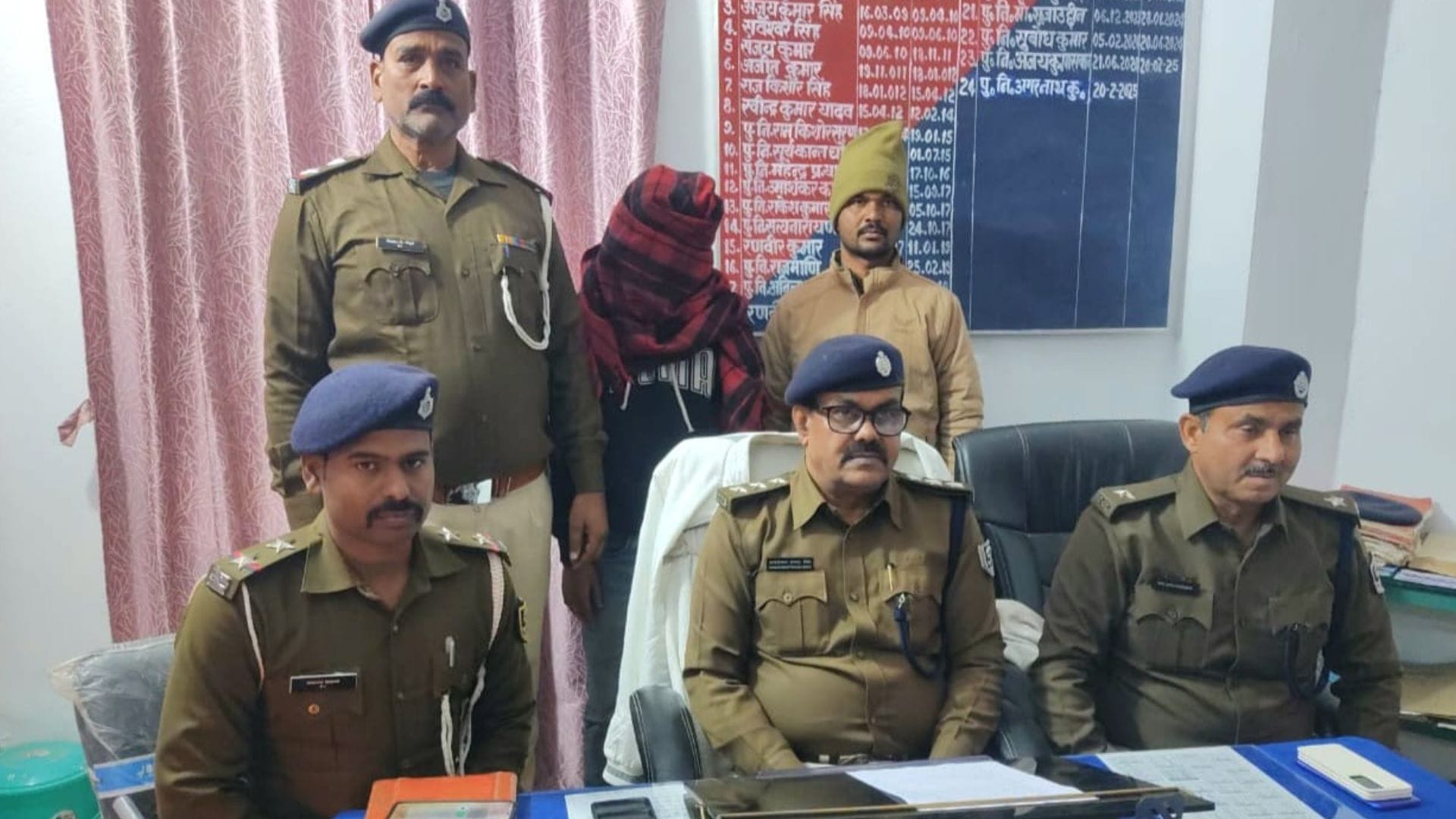 पुलिस की गिरफ्त में आरोपी