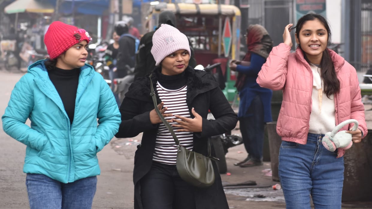 Prayagraj Weather Cold wave and melting prevail, visibility zero due to dense fog