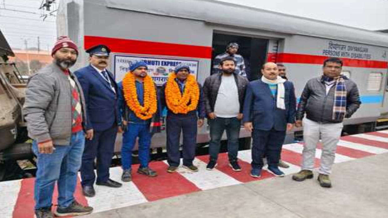 Prayagraj Vibhuti also got LHB rake, loco pilot welcomed