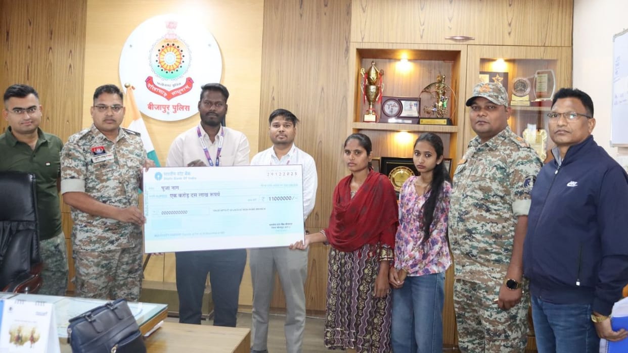 Martyred constable Dinesh wife gets check of Rs 1.10 crore in Bijapur
