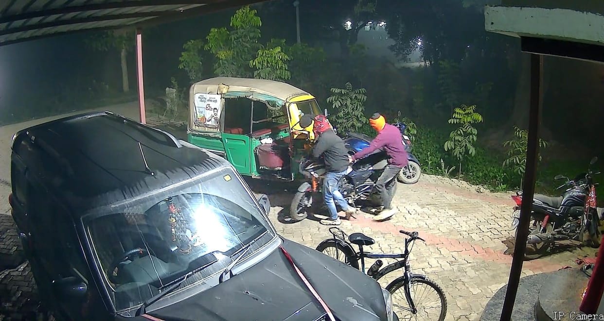 Bihar: As the cold intensifies in Bihta, a bike theft gang becomes active the incident was captured on CCTV