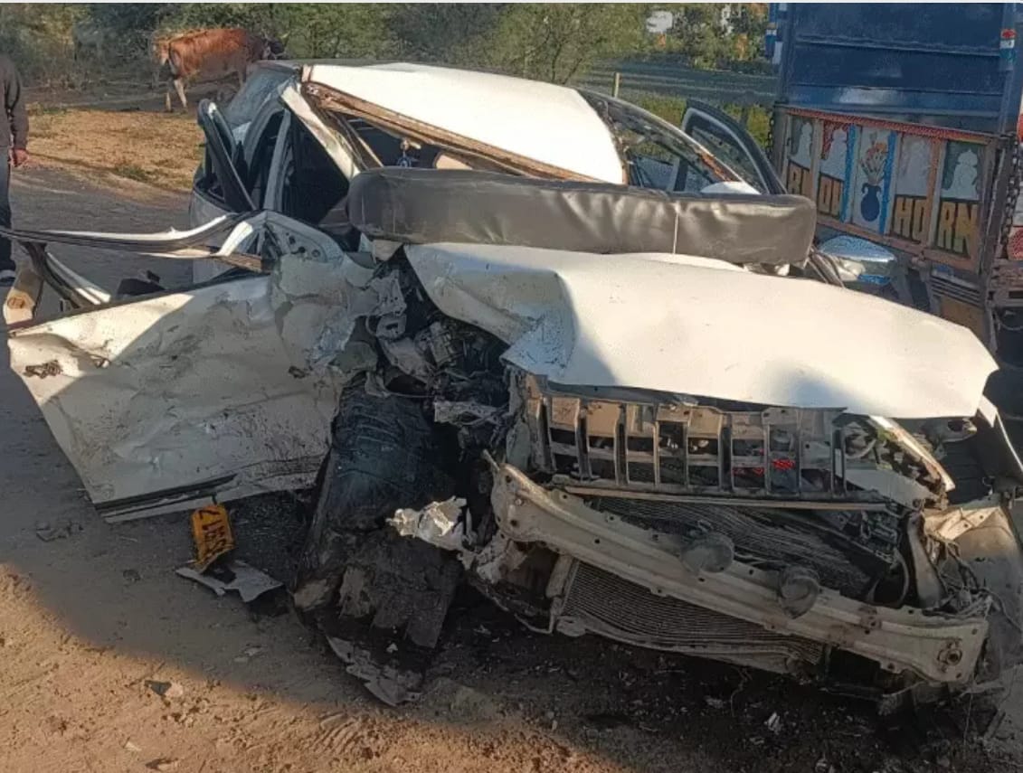 Indore News: Two cars collided on Khandwa Road, a patient in the car died, five were injured.