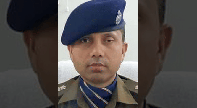 CM Yogi Honours DIG Shailesh Pandey for Crushing Atiq Ahmed’s Mafia Empire