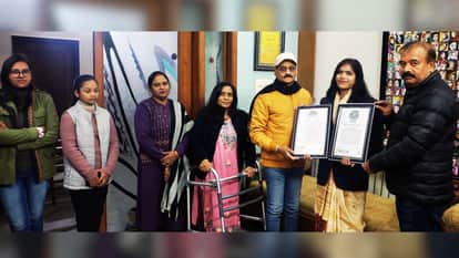 Kiran singh from Kashi performs 162 dolly kicks in three minutes setting three records