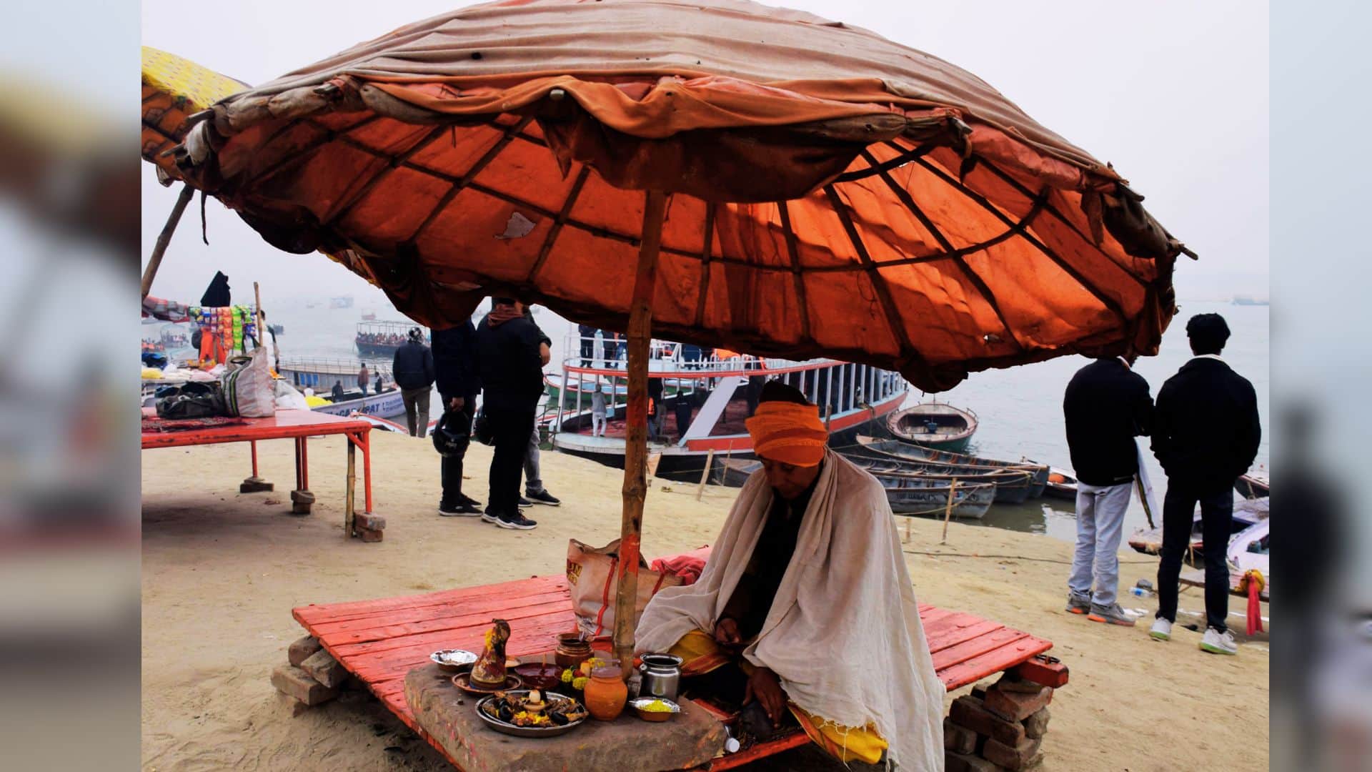 Varanasi experienced freezing temperatures like Manali and mercury dropped like in Srinagar