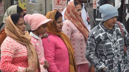 UP Weather: Fog prevailed in Moradabad, cold intensified, making first day of year coldest since 2020