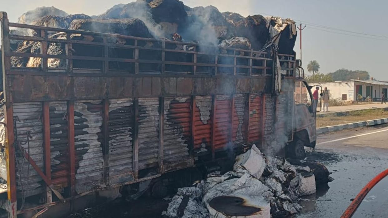 Jhansi: A mini truck loaded with tissue paper caught fire on the highway.