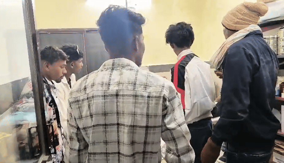 अस्पताल में भर्ती घायल