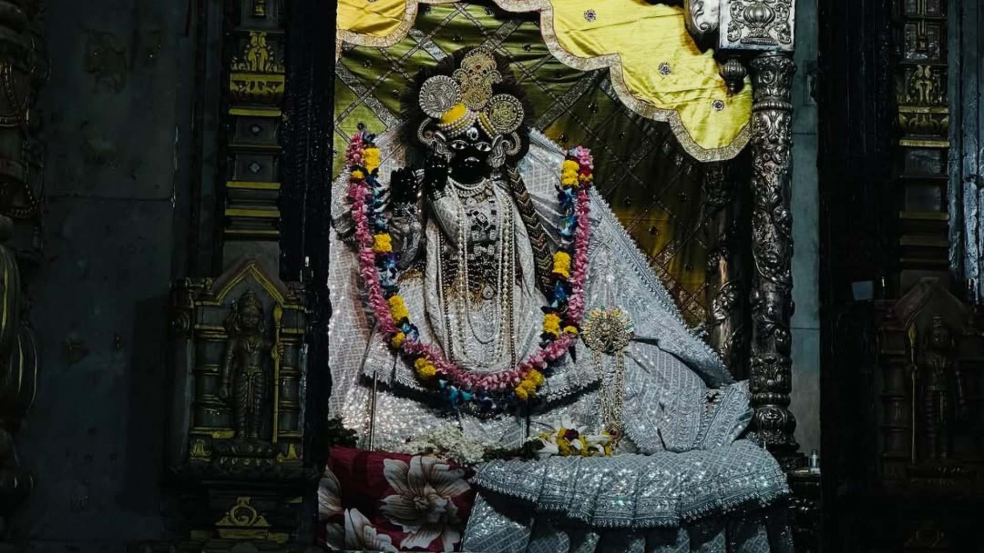 Janmashtami at Banke Bihari Temple The Unique Tradition Behind Banke Bihari’s Rare Mangala Aarti