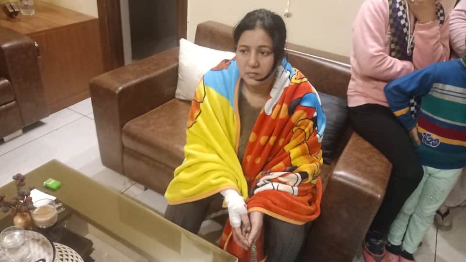 Muzaffarnagar Fire Accident Mother Dies of Burns Sons Suffocate After Cylinder Blast UP News in Hindi