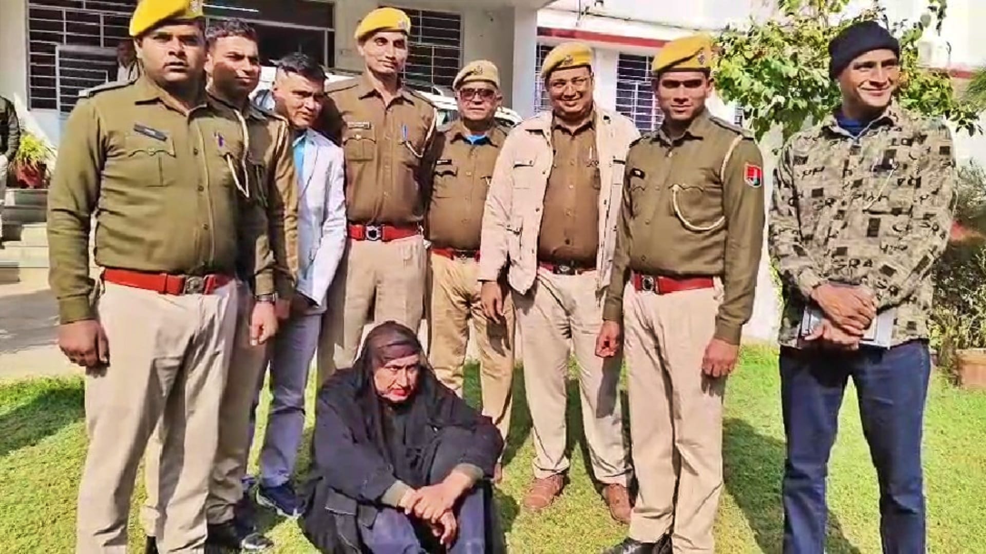पुलिस की गिरफ्त में आरोपी
