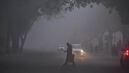 Weather Change: Fog in March slowed down vehicles in Delhi