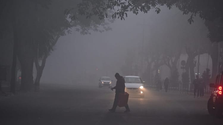Weather Change:मार्च में धुंध होने से दिल्ली में थमी वाहनों की रफ्तार, मौसम विभाग ने कहा- होता रहा है ऐसा – Weather Change: Fog In March Slowed Down Vehicles In Delhi
