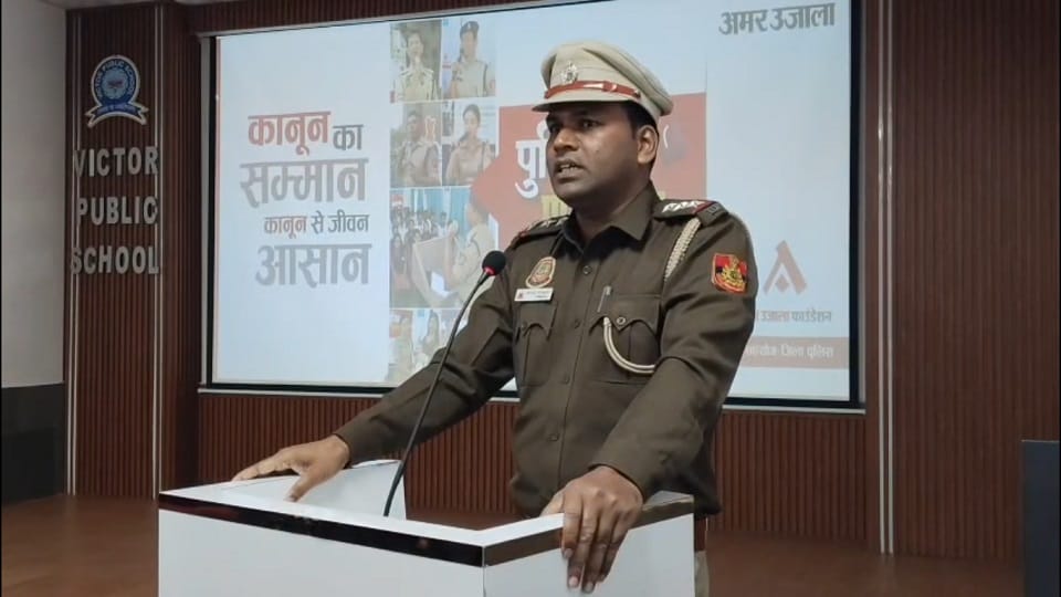 Conmen exploit your fears greed and ignorance officials cautioned at a police training session in Delhi