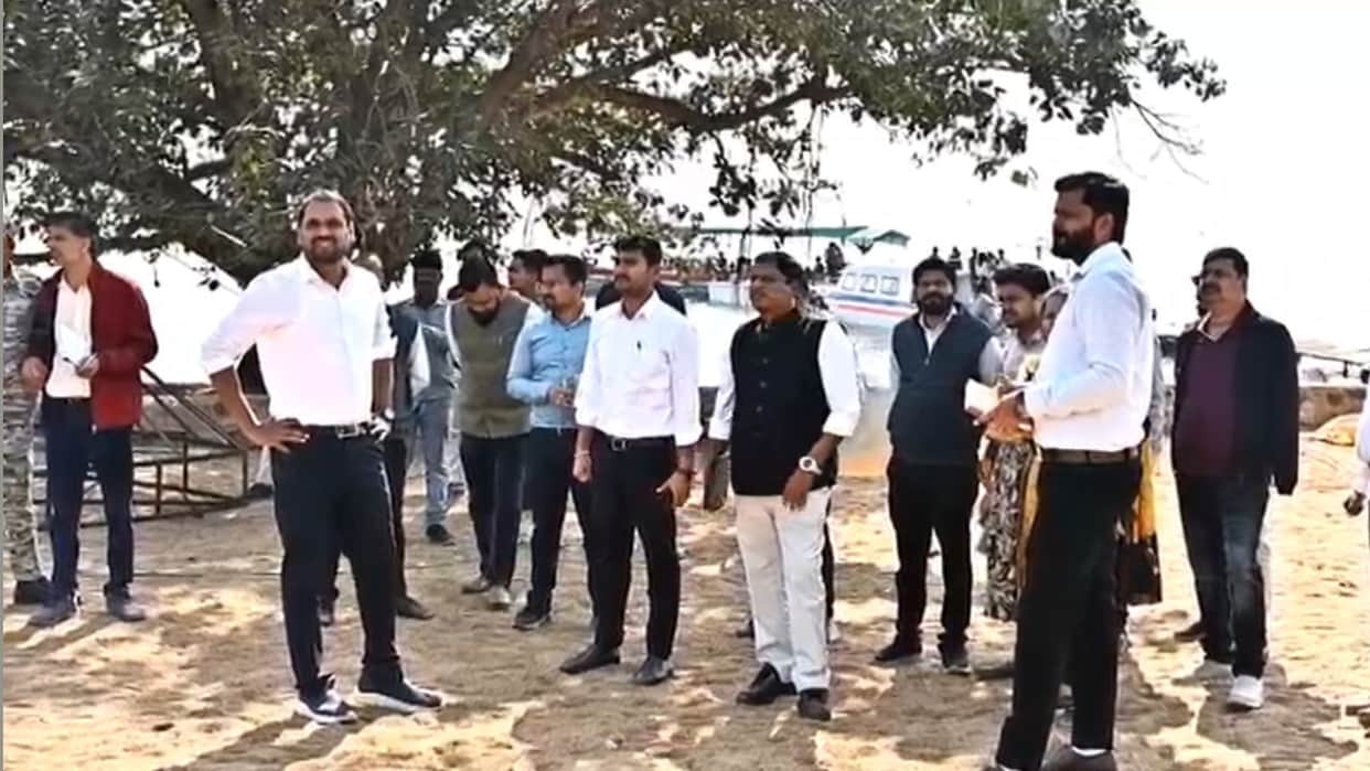 Collector Abinash Mishra inspected Gangrel reservoir area in Dhamtari