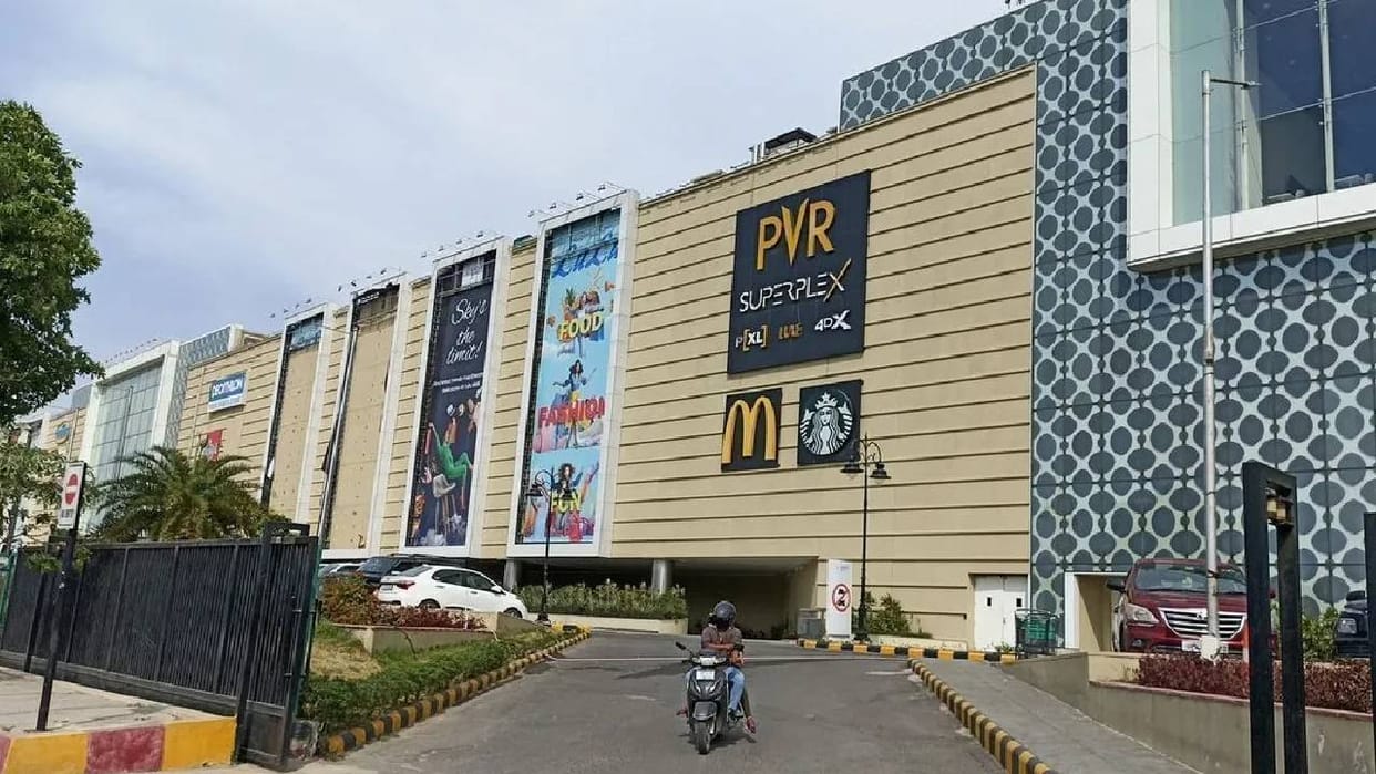 UP: Income Tax Department takes major action against Lulu Mall, freezes company's bank account; case involves