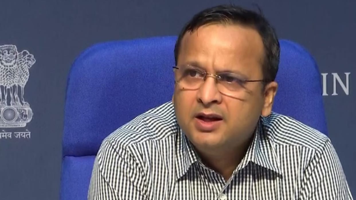 administrative reshuffle in central government Love Agarwal appointed DGFT chief Ravindra takes charge of FCI
