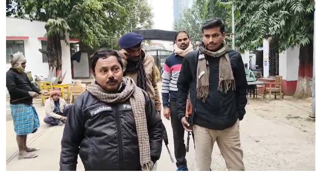 पुलिस की गिरफ्त में आरोपी