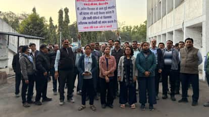 officials protest by putting black tape in Regional General Manager office premises in In Korba