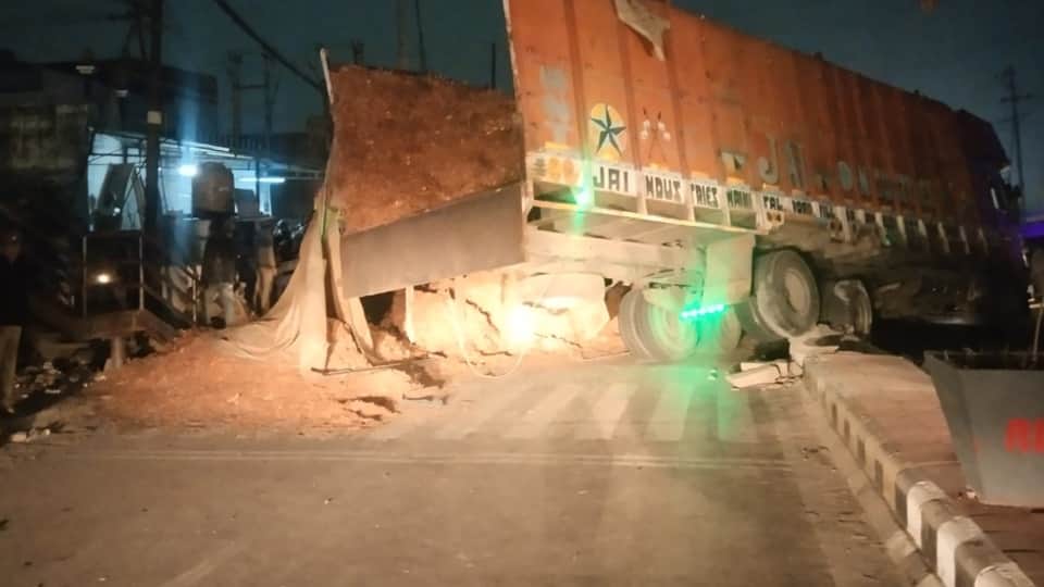 UP News Bolero driver head crushed after being trapped under a truck 22 bones broken