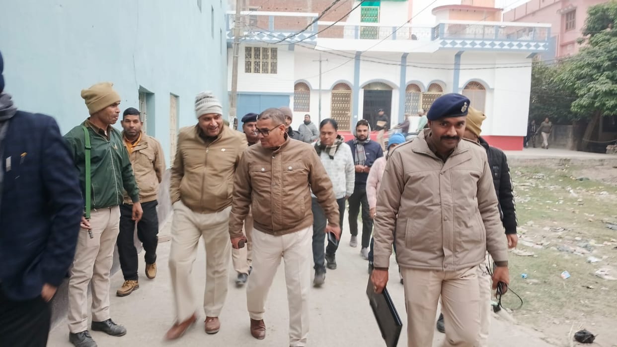 Bihar News: District administration conducts raid on the residences of municipal council employees in Siwan