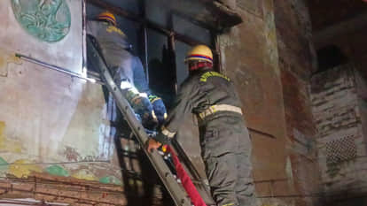 Kanpur: Fire breaks out in jacket warehouse due to short circuit