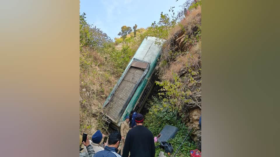 Almora Bus Accident Before rescue team arrived villagers become angels and launched a rescue operation
