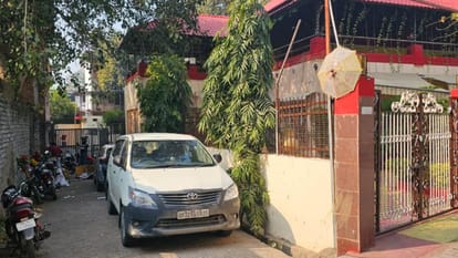 Jhansi: CBI caught three Central GST officers taking a bribe of Rs 70 lakh, recovered Rs 1.70 crore.