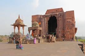 New Year 2026: Tourist spots and temples around Bhopal will witness huge crowds on New Year's Day, with picnic