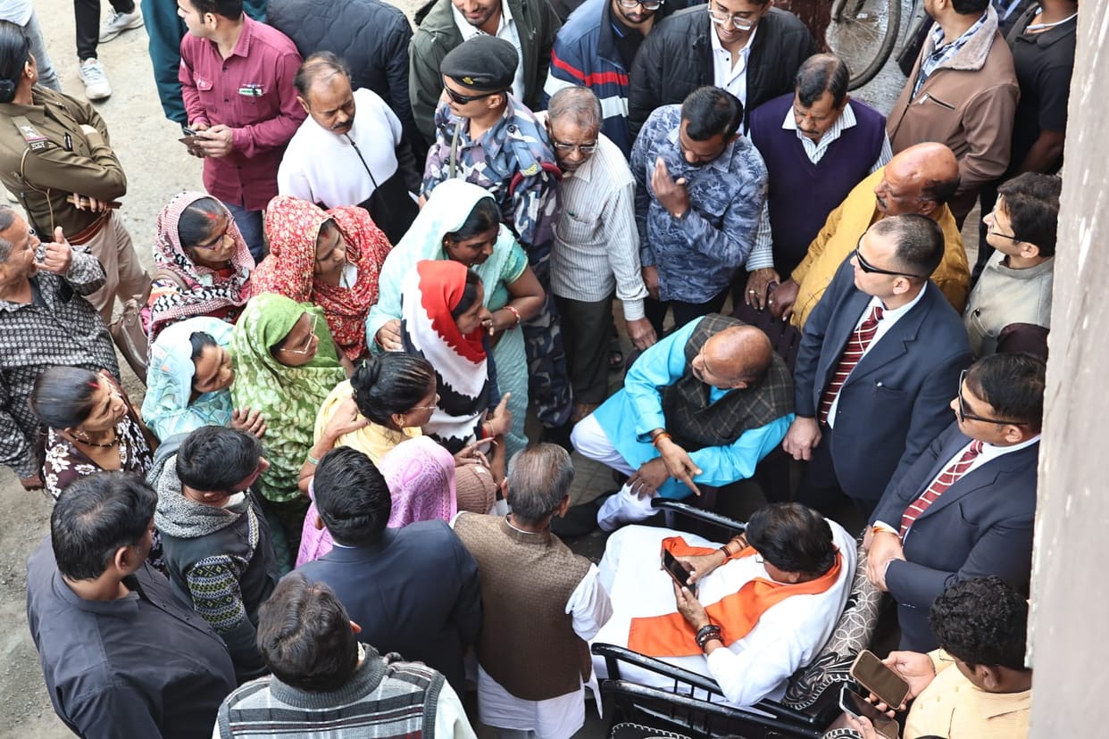 Indore: BJP engaged in damage control, Vijayvargiya returned from Delhi, Hitanand held a meeting
