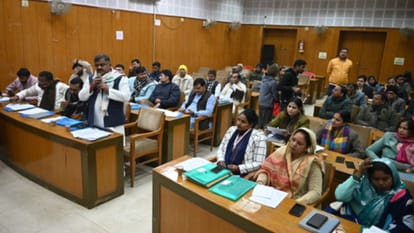 District panchayat member meeting in varanasi accused of not doing their work during
