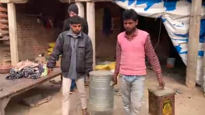 family left village After murder of father and son in Sitapur saying they were receiving threats