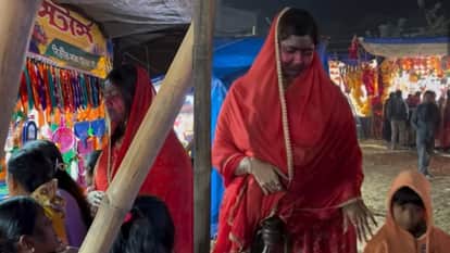 Viral video 6 feet tall girl walked around the fair in scary look people were stunned