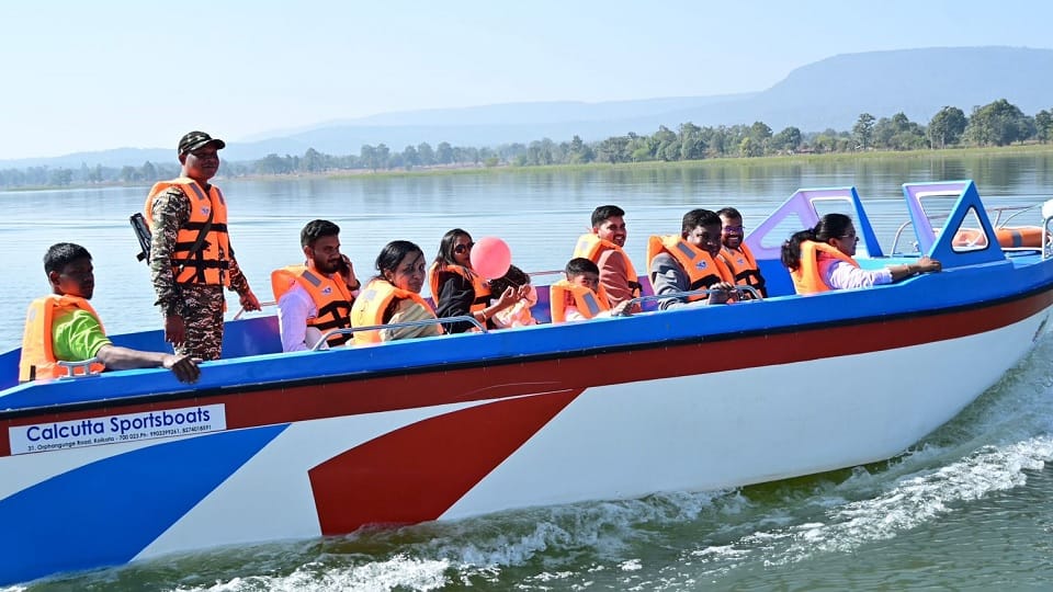 Floating restaurants and shikaras launched at Maliniya Reservoir