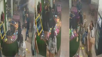 होटल में हंगामा करते पर्यटक