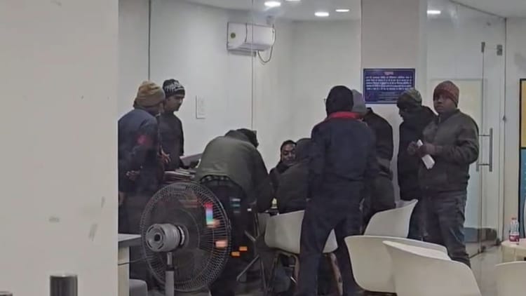 कोडरमा में एसीबी की बड़ी कार्रवाई: शोरूम सील...शराब घोटाले से जुड़े निलंबित IAS के भी कनेक्शन की जांच