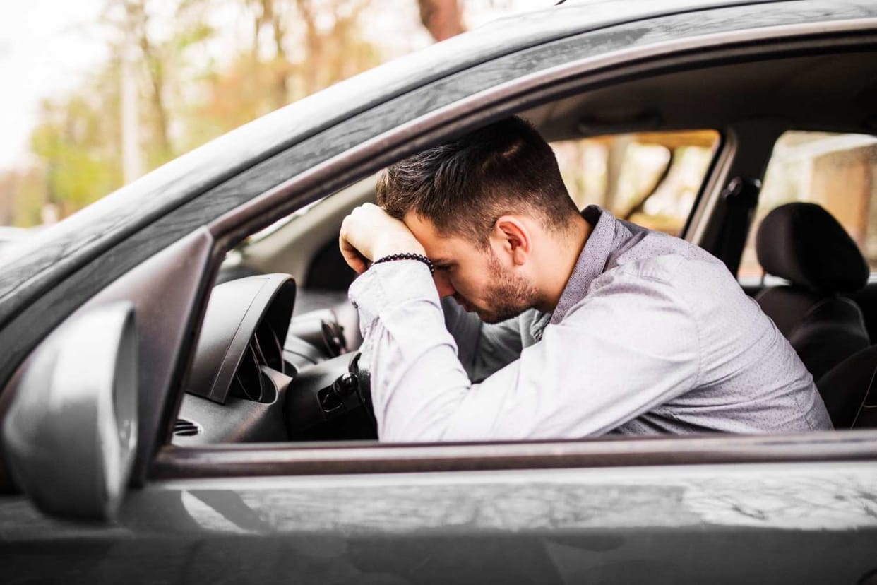 Sleeping while traveling be dangerous Before you sleep in car learn about  major risks  safety tip